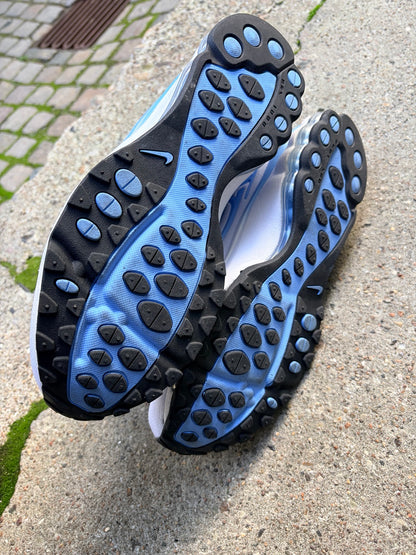 Nike x Supreme Air Max 2001 – sorte og lyseblå ydersåler med synligt mønster