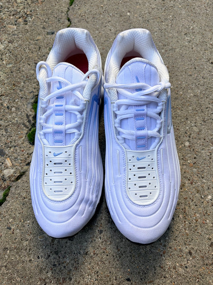 Nike x Supreme Air Max 2001 – set ovenfra med hvide snørebånd og perforerede paneler